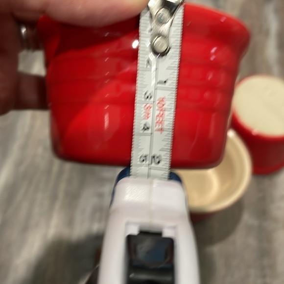 Le Creuset stackable red ramekins set of 3 - Picture 8 of 8